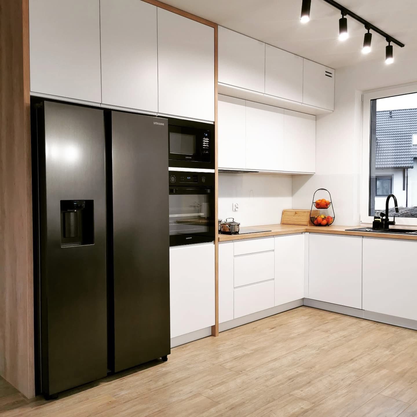 Rama garderoby w Poznaniu