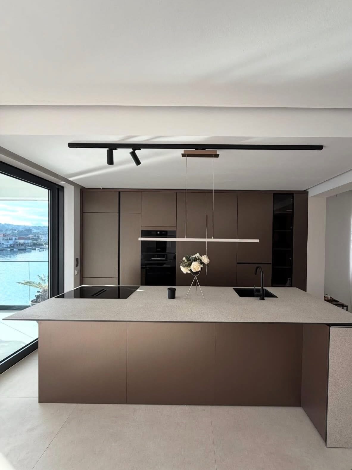 Projektujemy kuchnie, które stają się sercem domu.